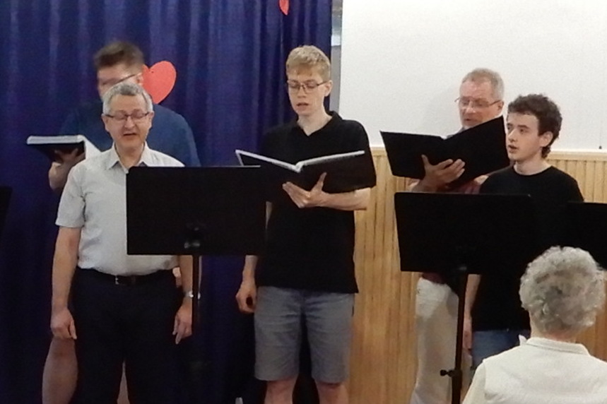 Rutafa Kórus előadása – JSZTIO